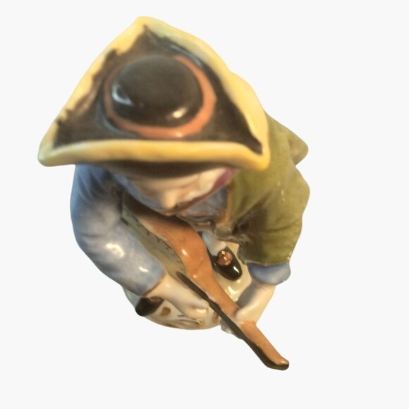 Vintage Porcelain Figurine Man Mandolin Musician Renaissance Festival Signed JE - Picture 6 of 7